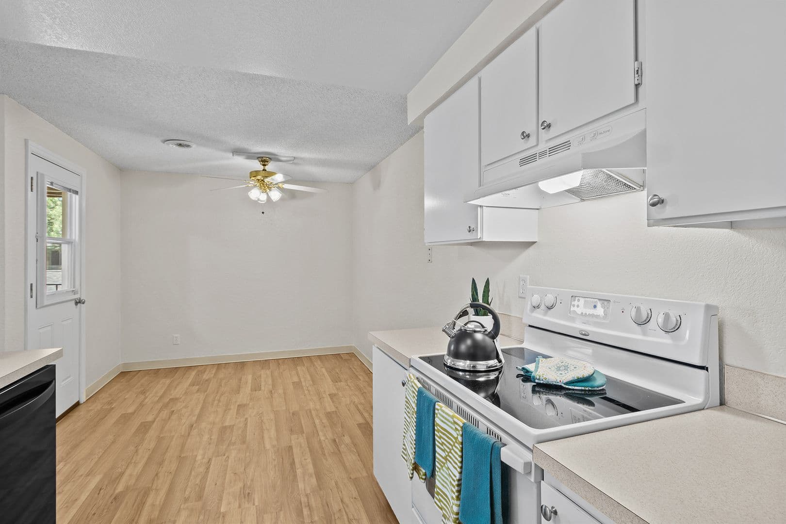 Richland Apartment: 850 Aaron Drive