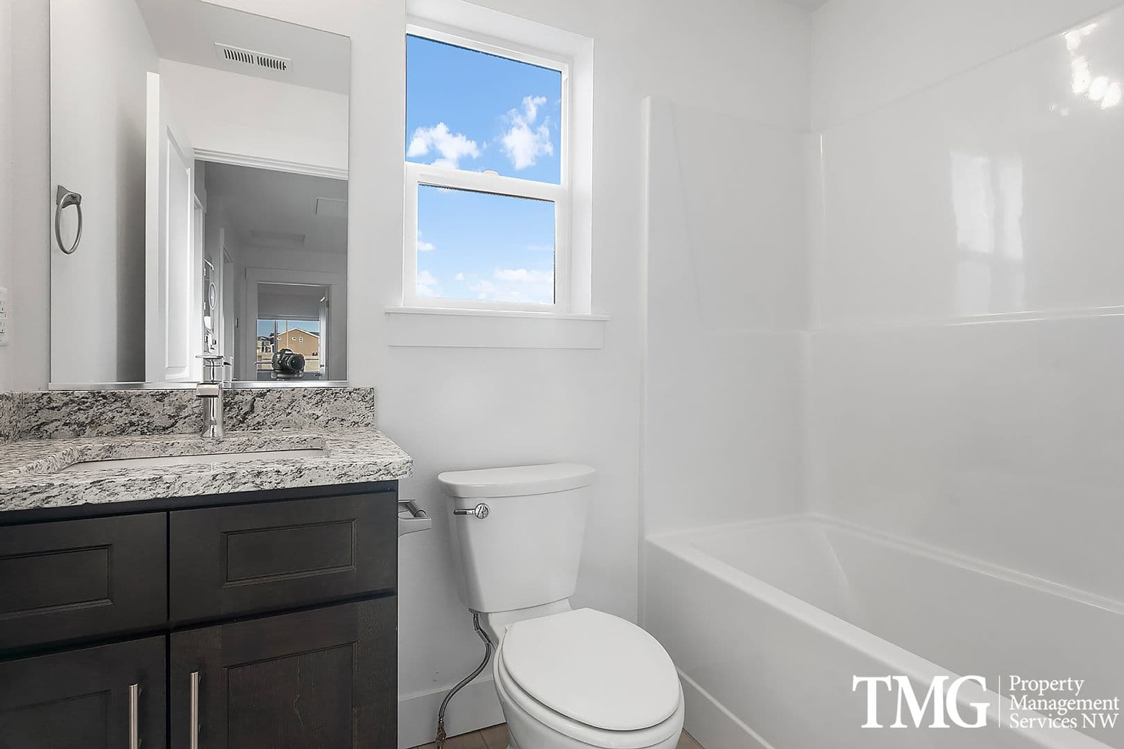 West Richland Townhome: 977 Creer Way - B-104