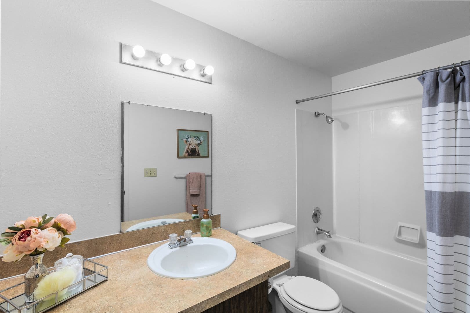 Kennewick Apartment: 445 N Volland St