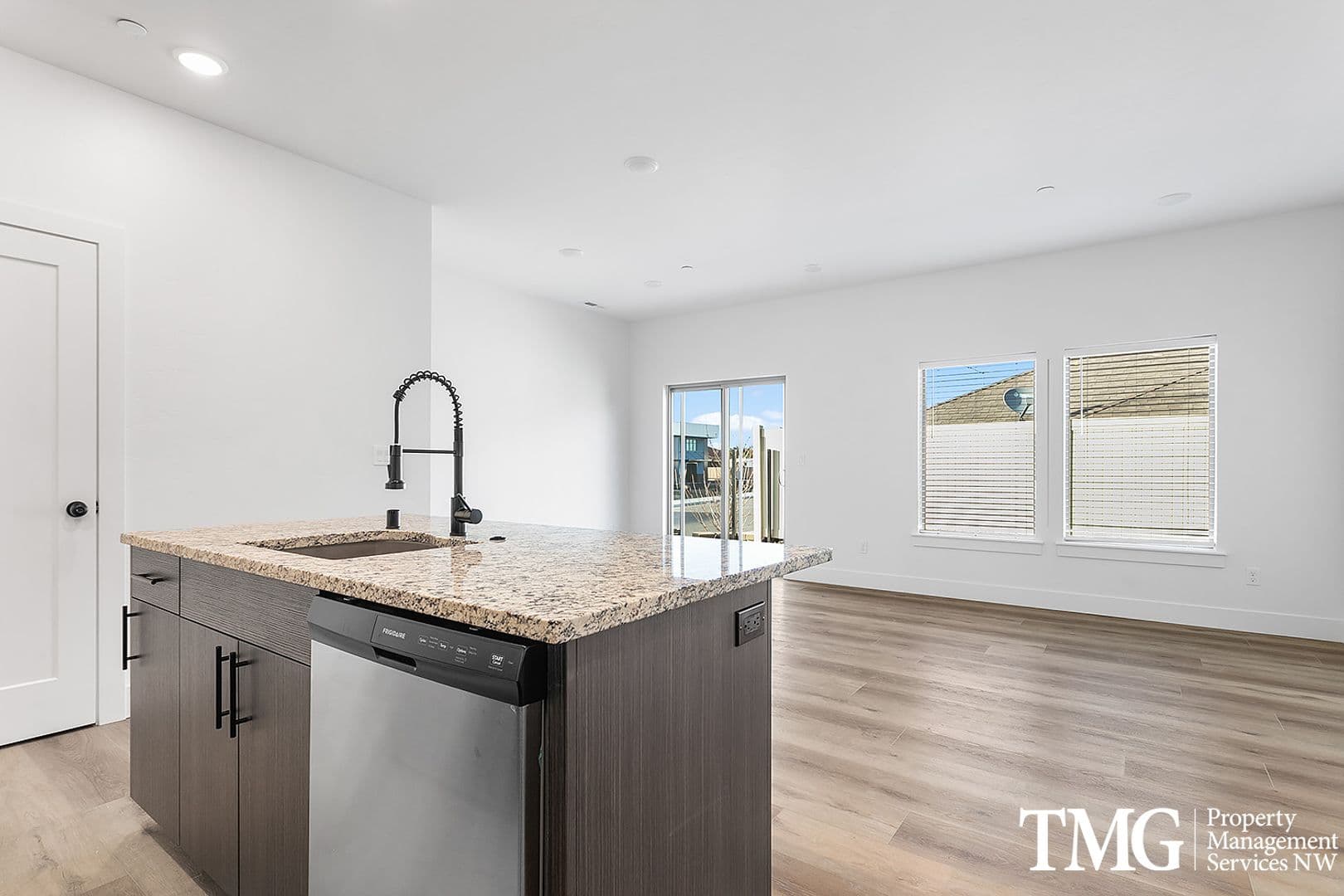 Pasco Townhome: 5801 Road 92