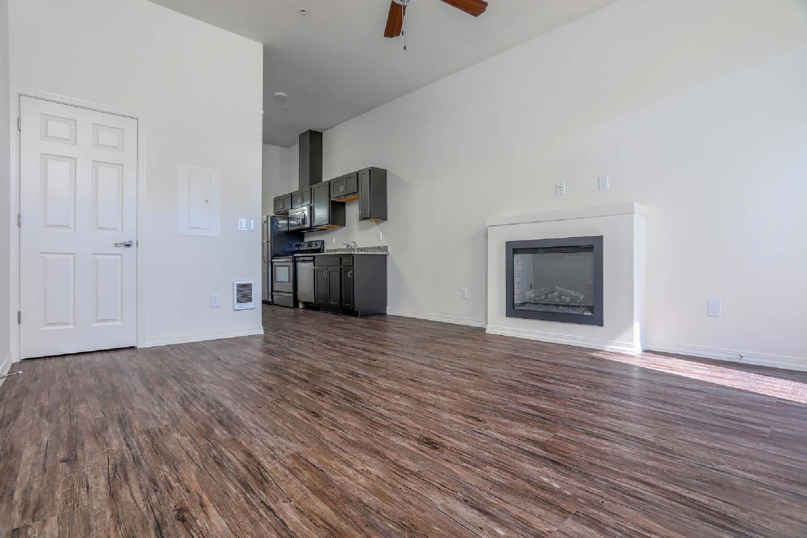 Vancouver Apartment: 2008 Broadway St