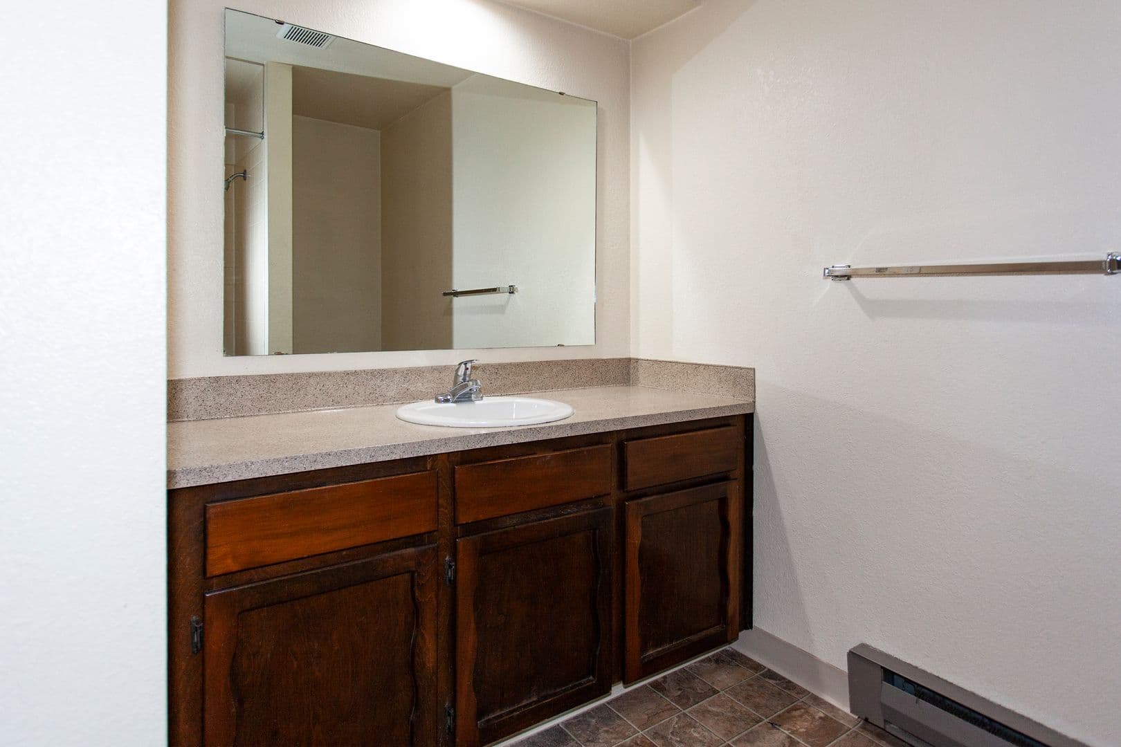 Kennewick Apartment: 5100 W Clearwater Ave