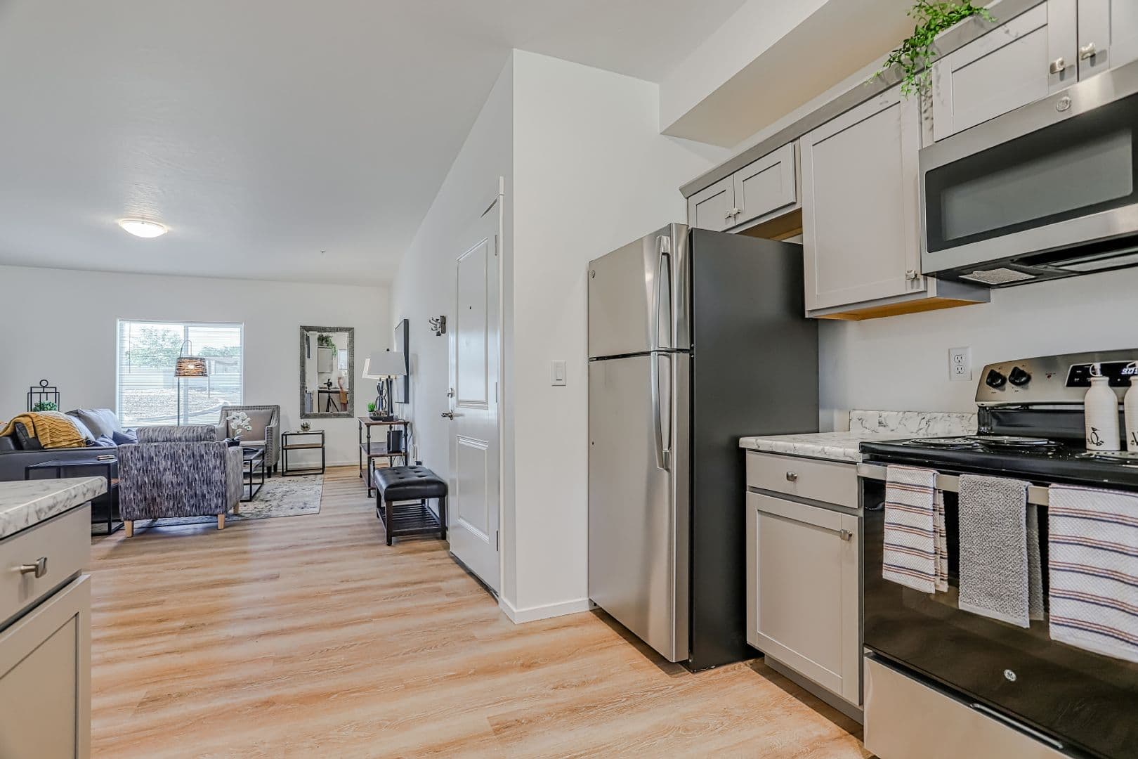 Kennewick Apartment: 2652 W 15th Ave