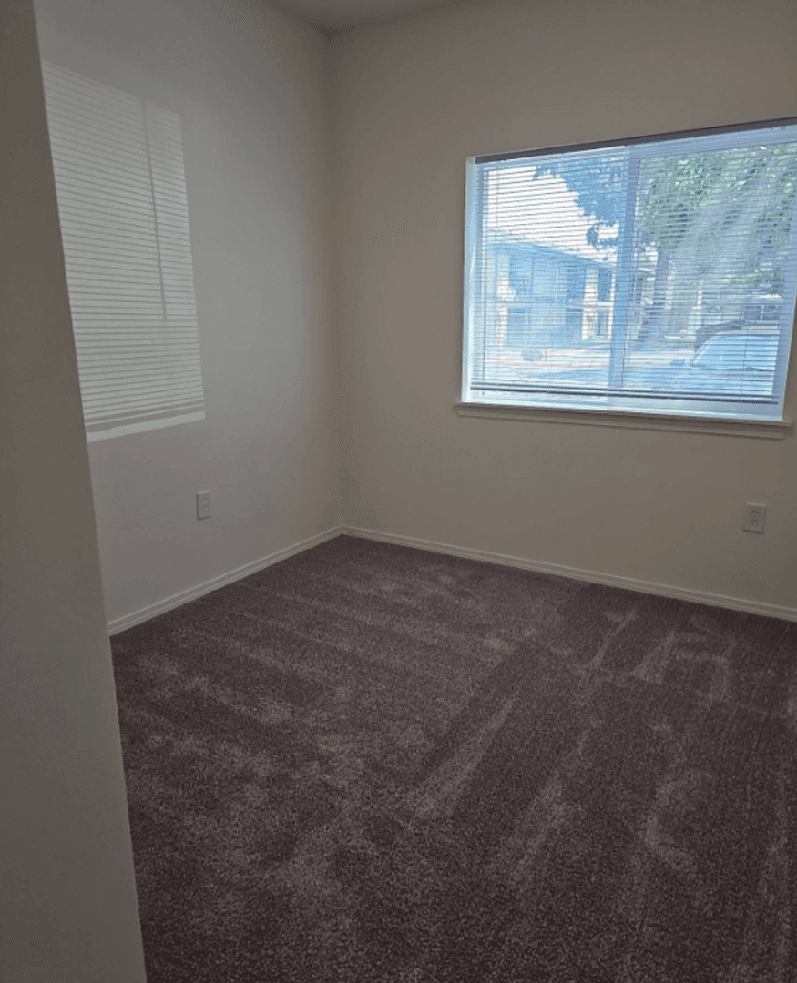 Richland Apartment: 900 Aaron Dr
