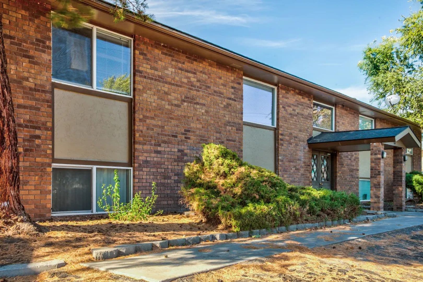 Kennewick Apartment: 12 S Morain St