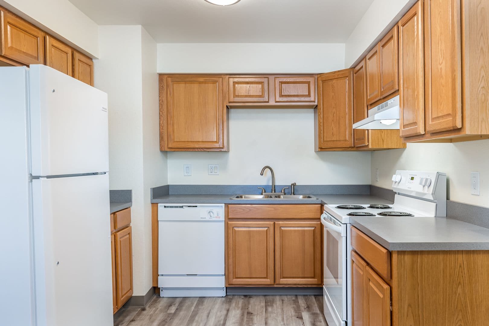 Kennewick Apartment: 3131 W Hood Ave