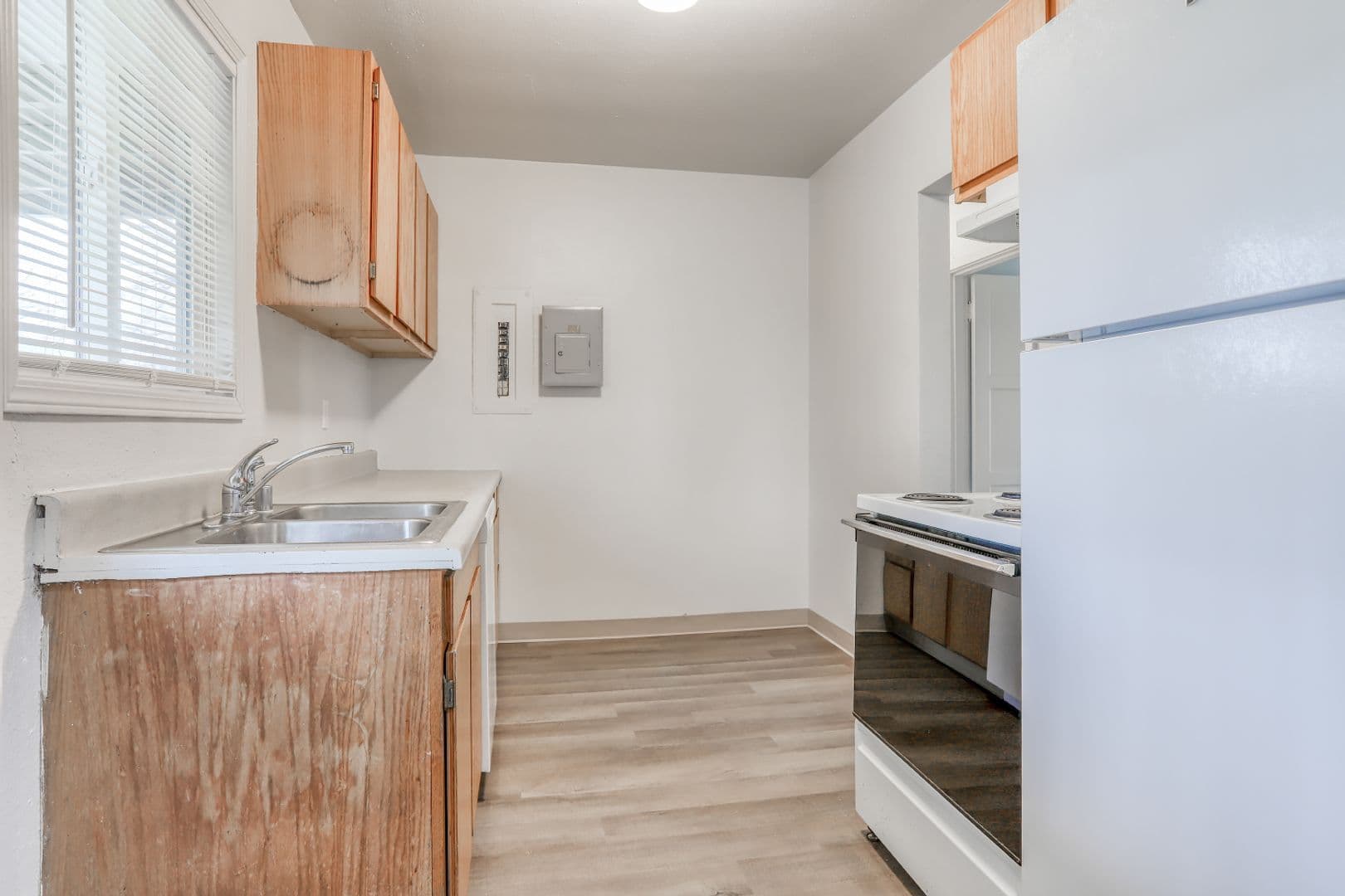 Vancouver Apartment: 3504 & 3506 Yeoman Avenue