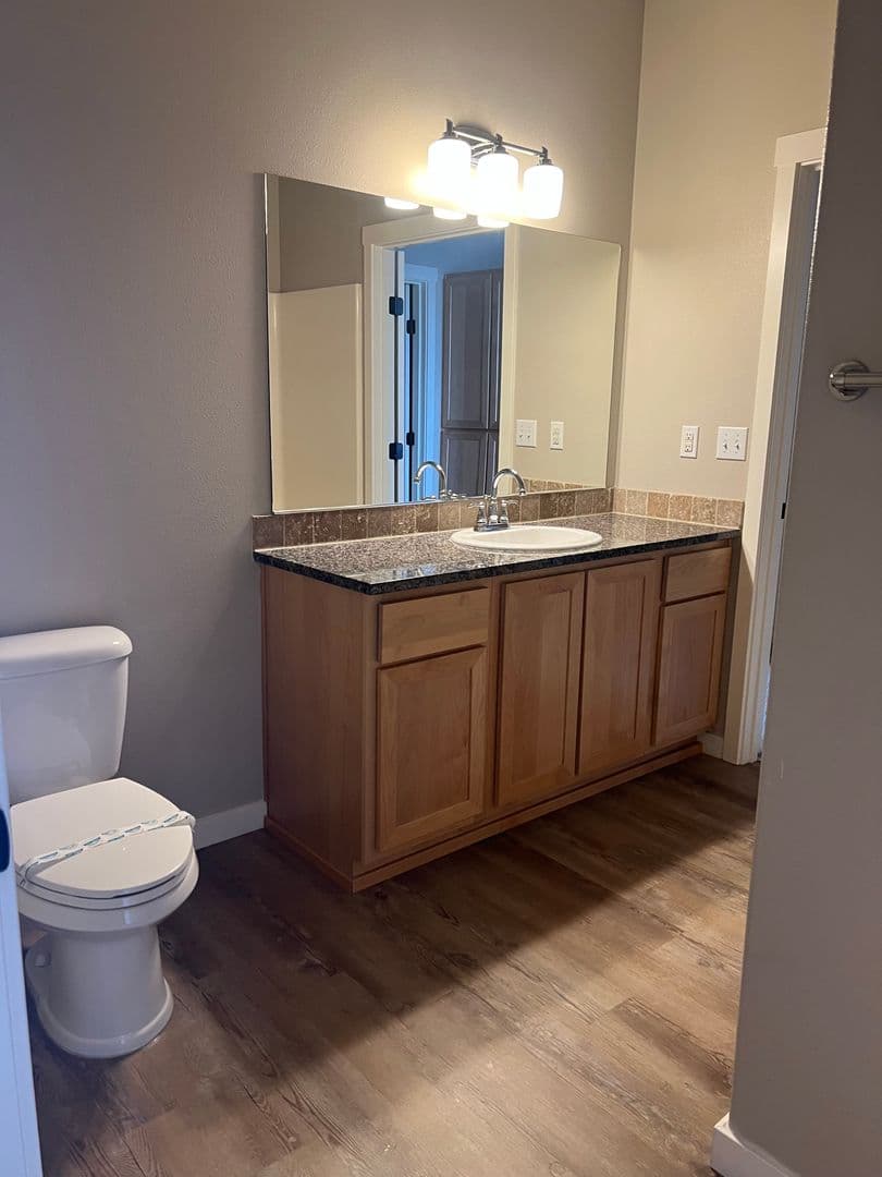 Vancouver Apartment: 608 NE 86th St