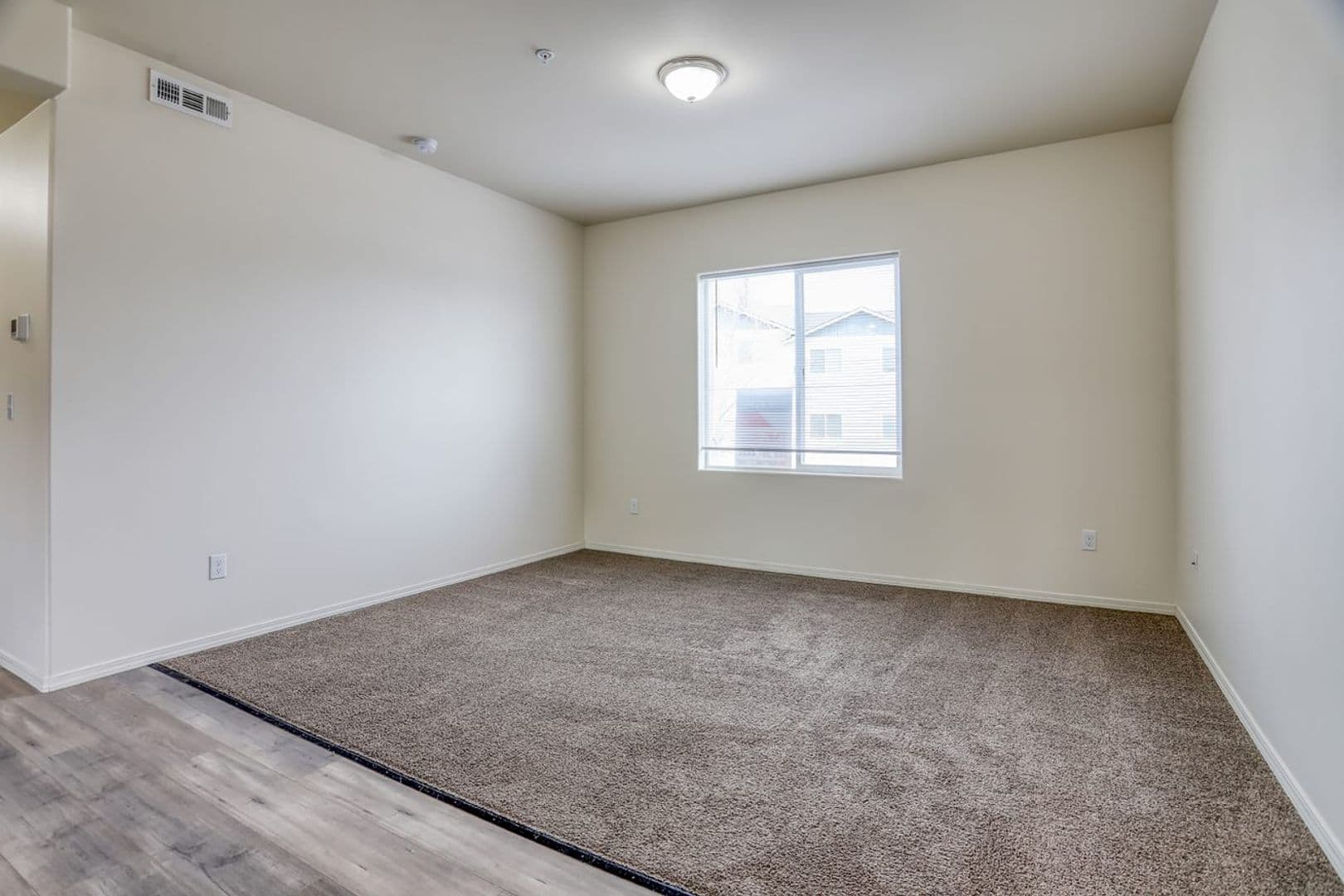 Kennewick Apartment: 3887 W 7th Ave