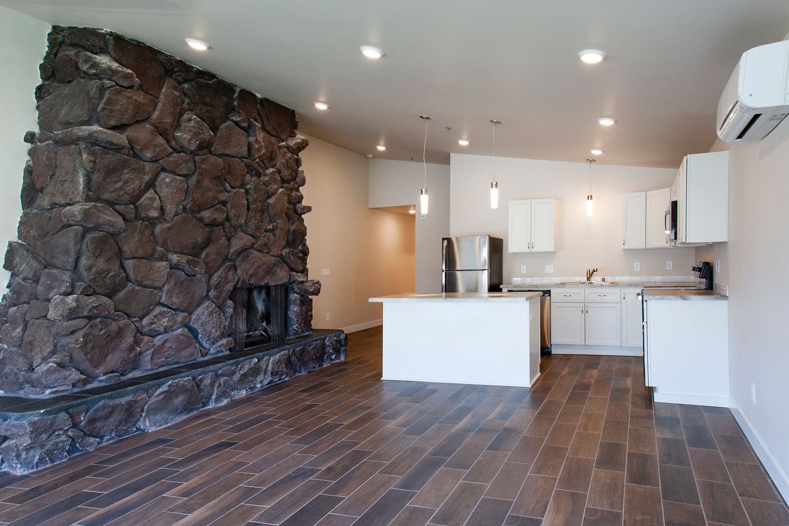 Kennewick Apartment: 5100 W Clearwater Ave