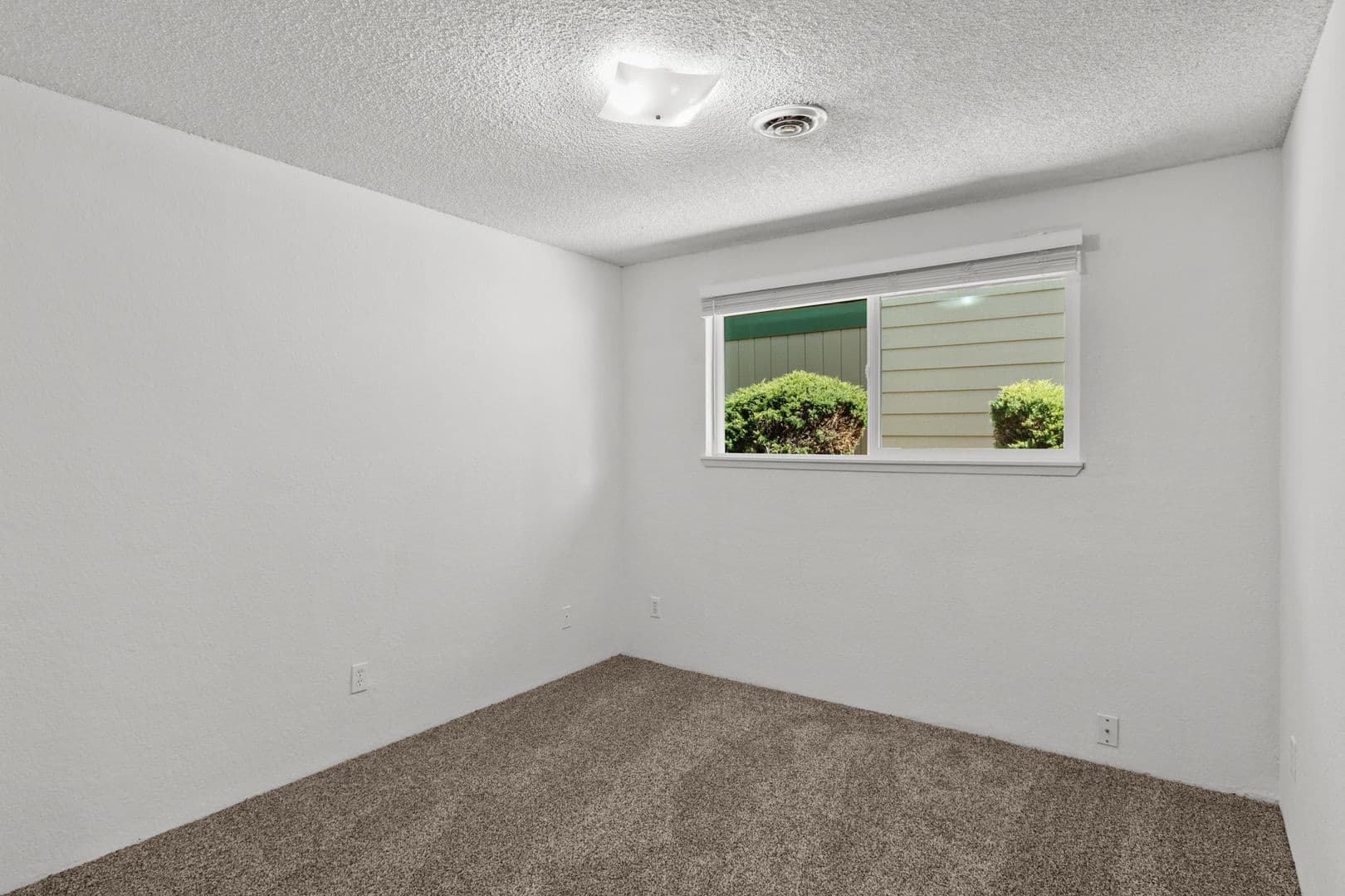 Richland Apartment: 850 Aaron Drive