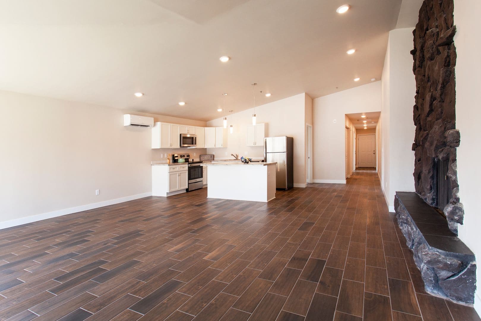 Kennewick Apartment: 5100 W Clearwater Ave