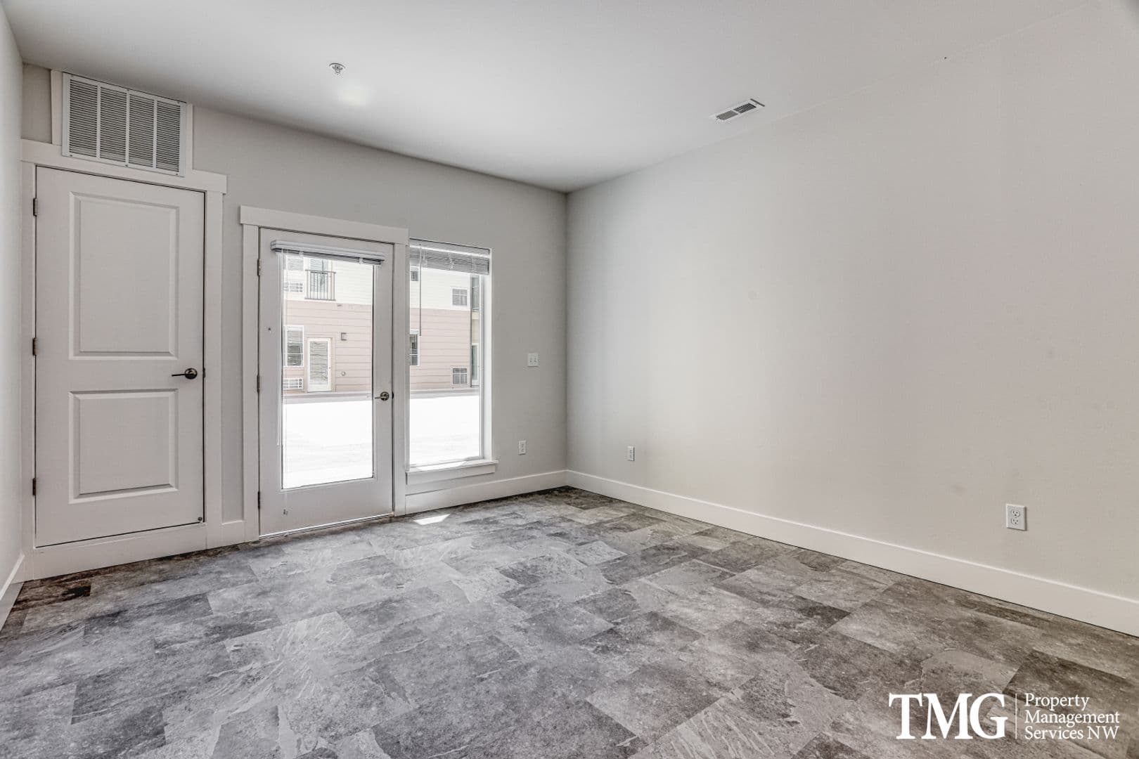 Kennewick Apartment: 7960 W 10th Ave