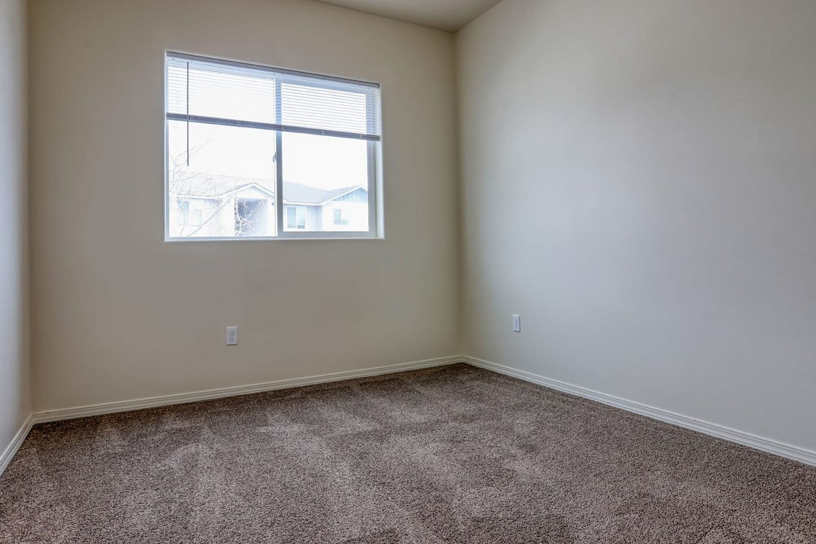 Kennewick Apartment: 3887 W 7th Ave