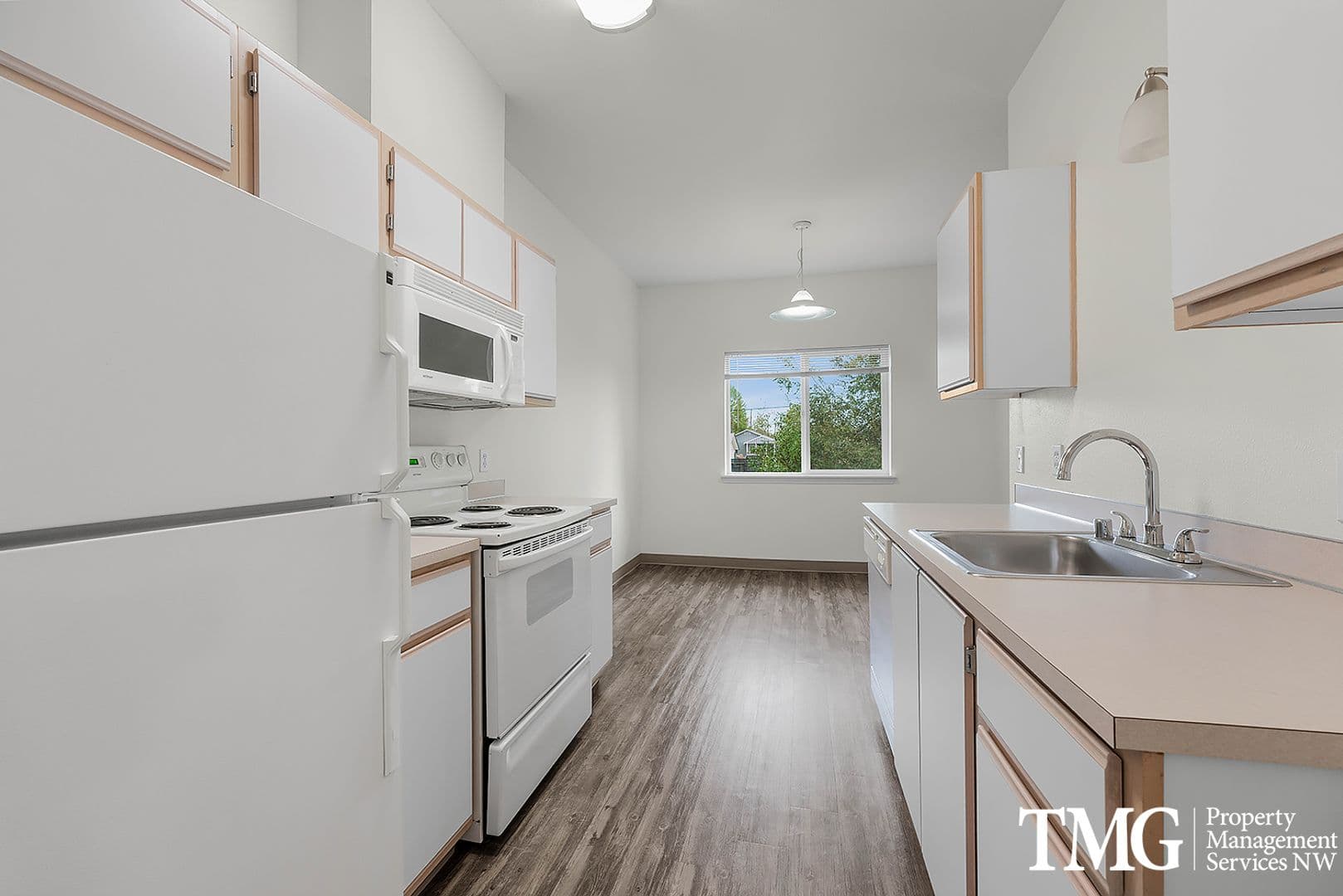 Richland Apartment: 900 Aaron Dr