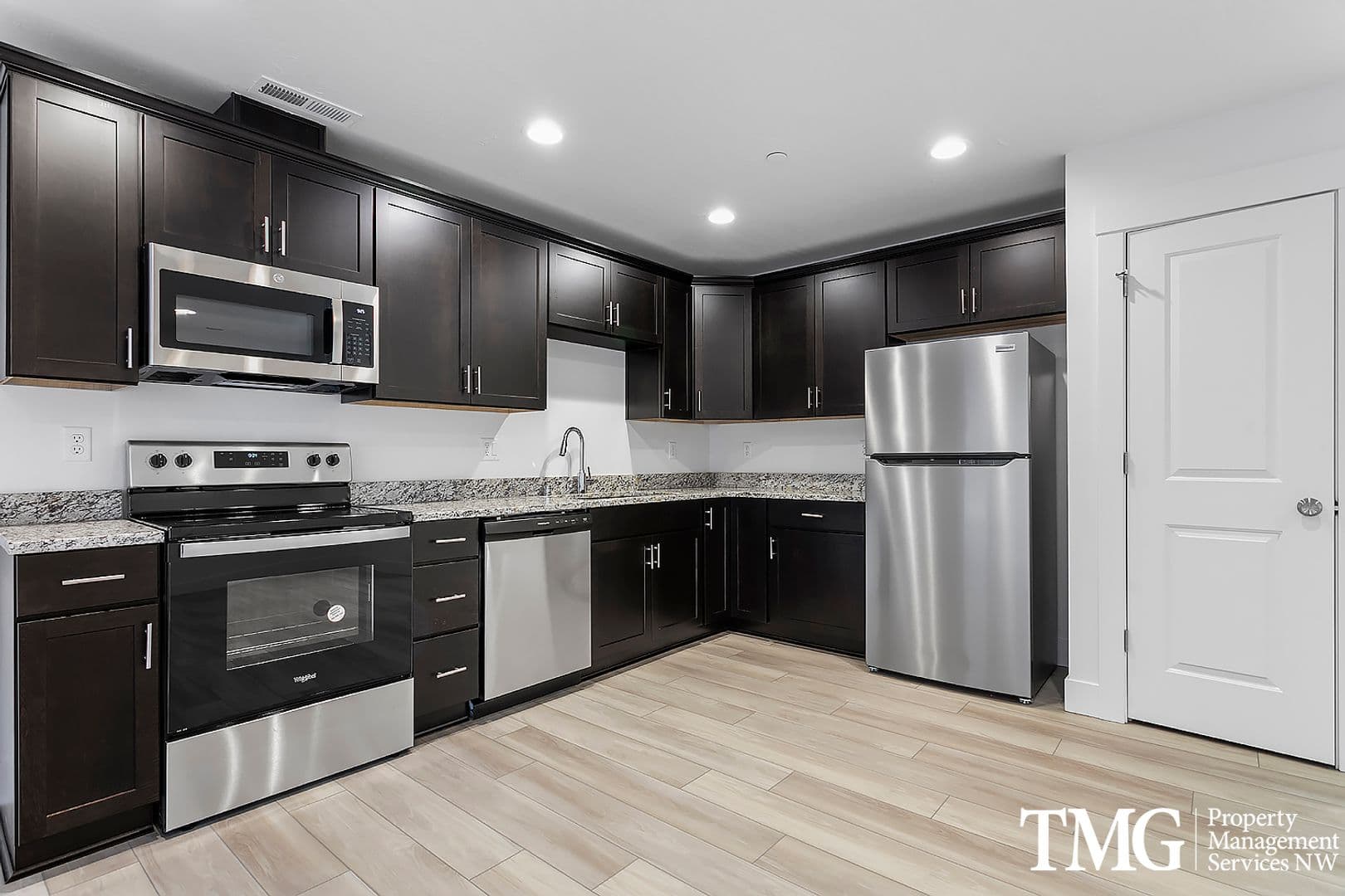 West Richland Townhome: 977 Creer Way - B-104