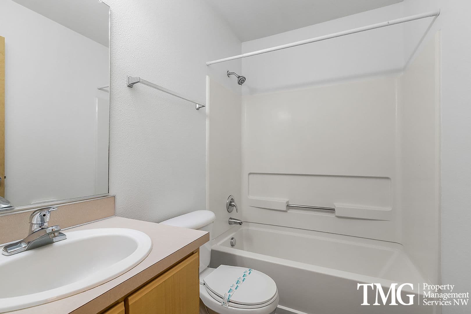 Vancouver Apartment: 13608 NE 72nd St