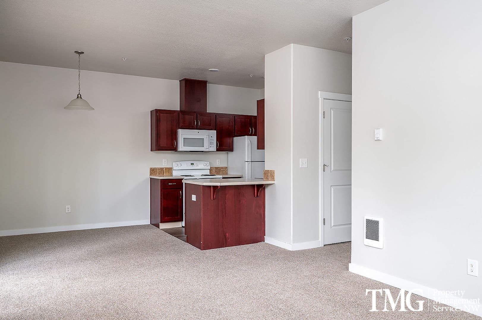Vancouver Apartment: 4705 NE Leverich Park Way
