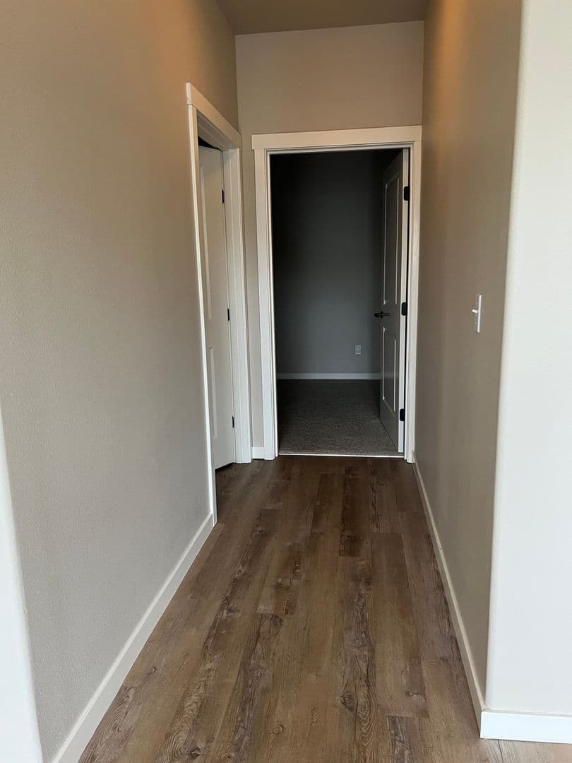 Vancouver Apartment: 608 NE 86th St