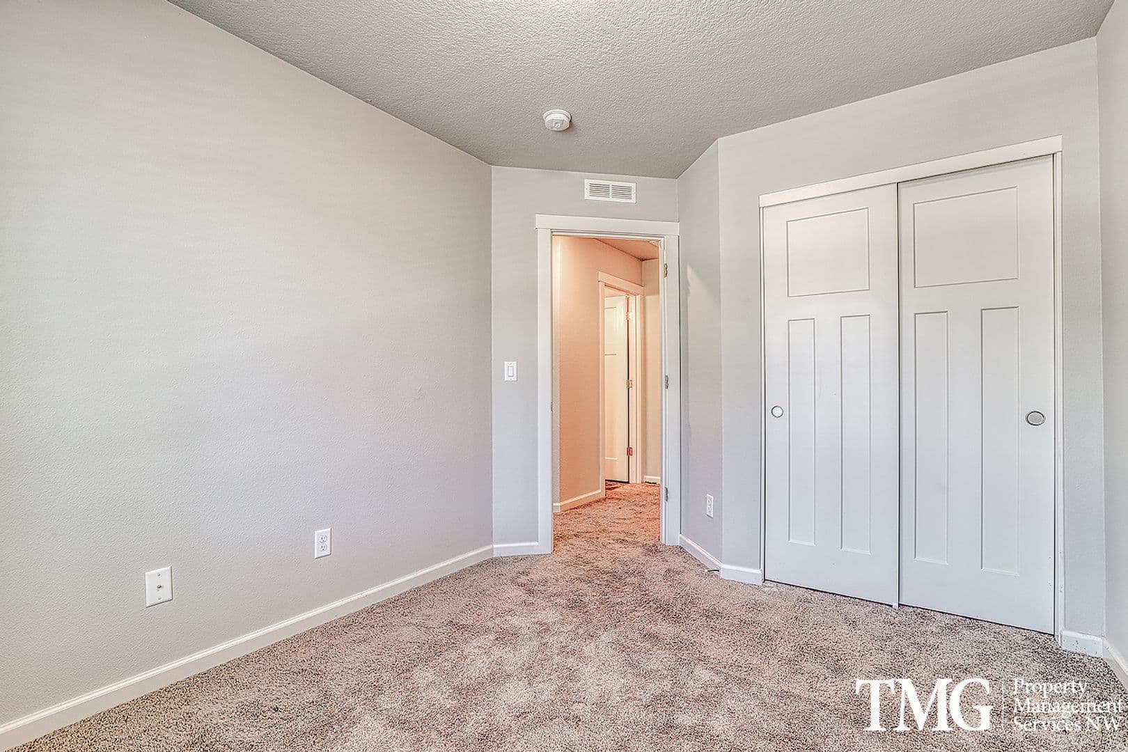 Ridgefield Townhome: 4231 S Waters Edge Way