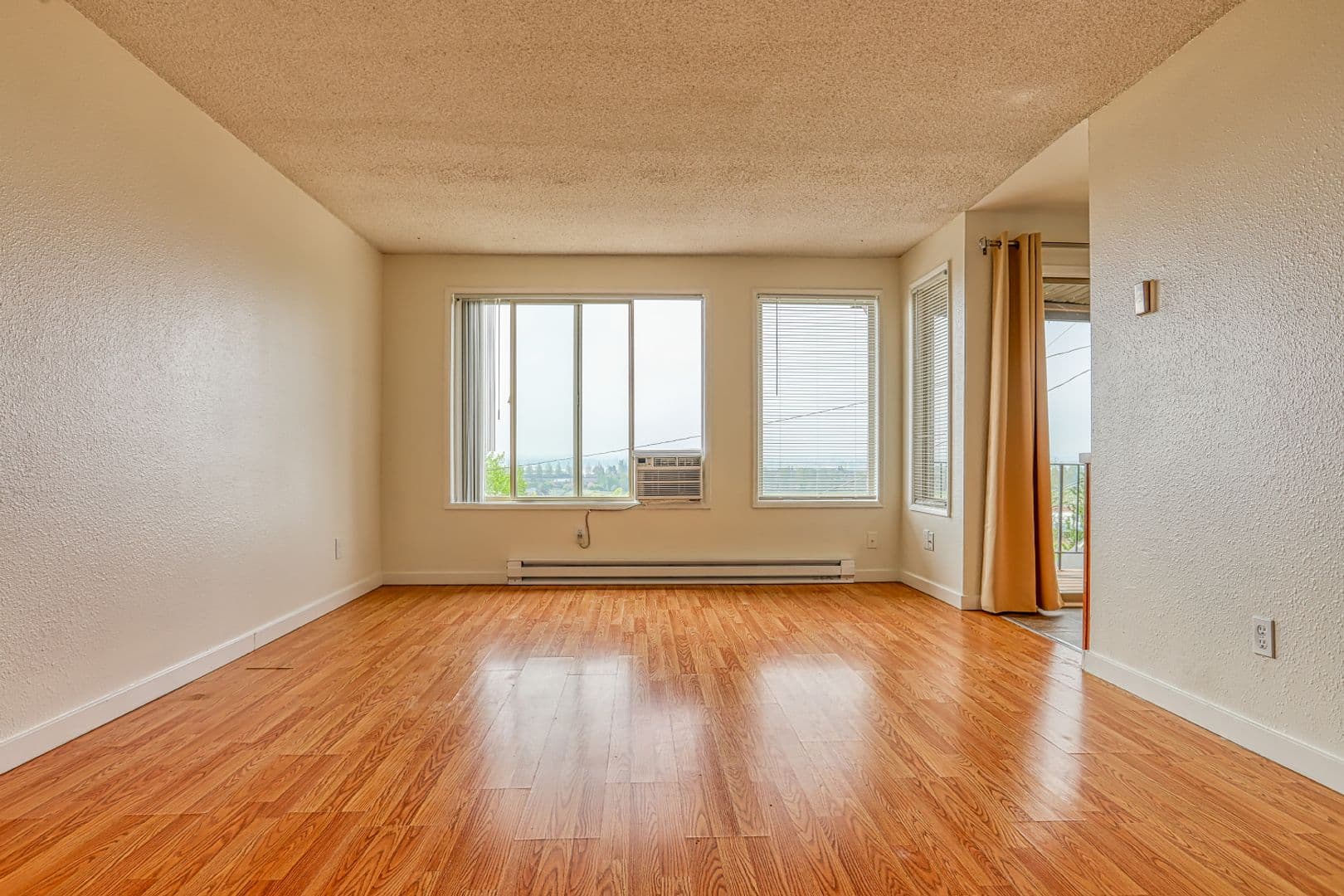 Vancouver Apartment: 2104 & 2106 E 6th St.