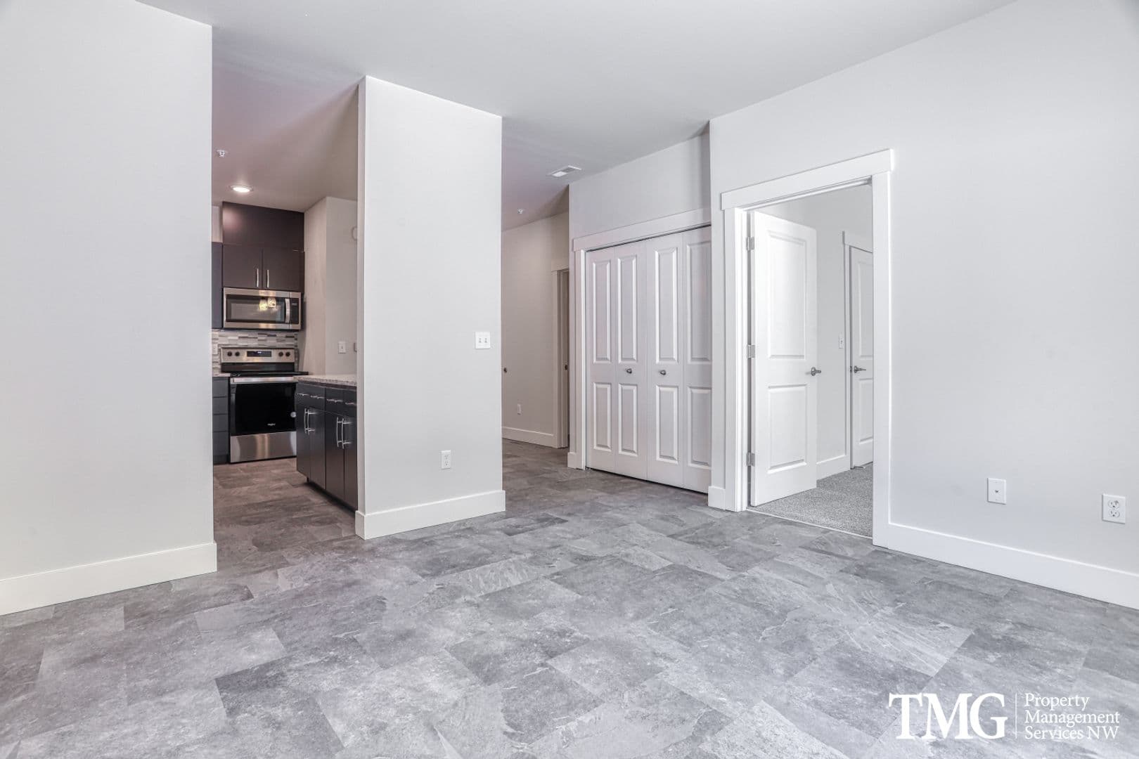 Kennewick Apartment: 7960 W 10th Ave