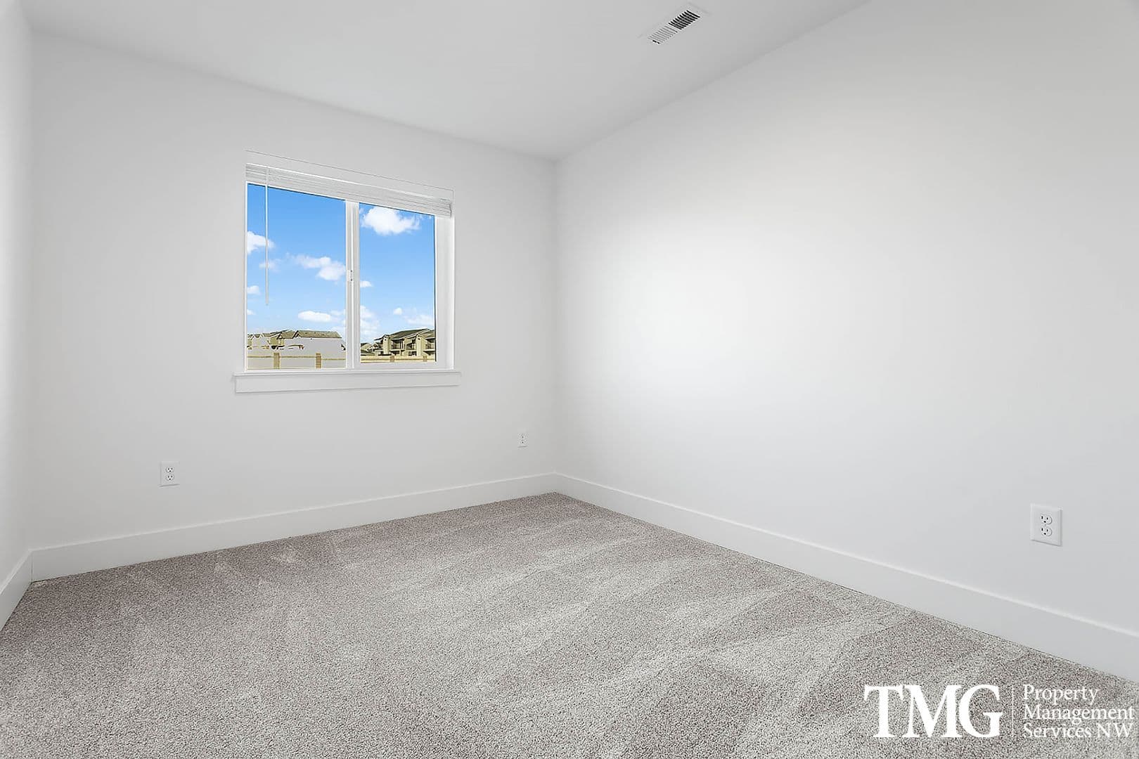 West Richland Townhome: 977 Creer Way - E-114