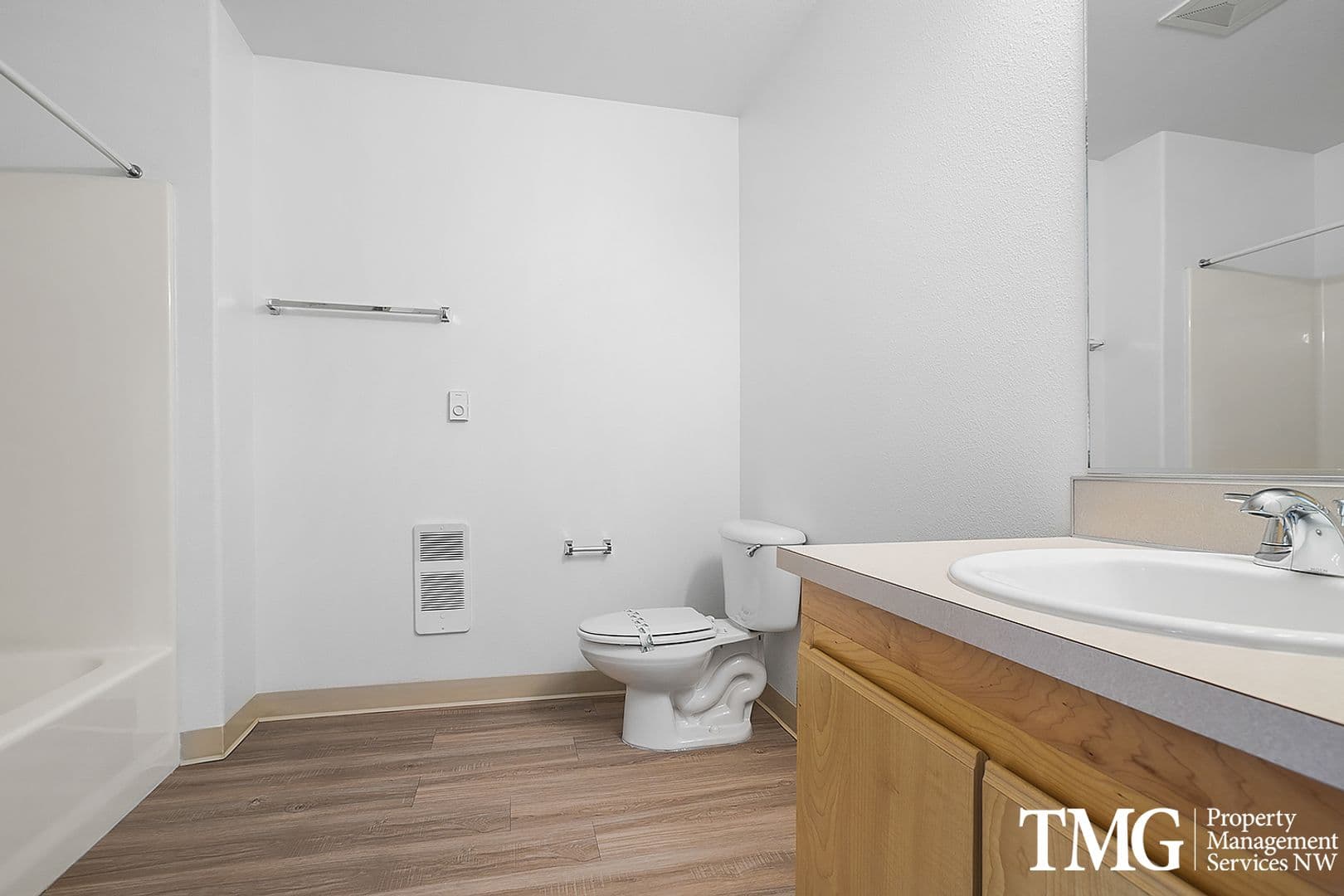 Vancouver Apartment: 13608 NE 72nd St