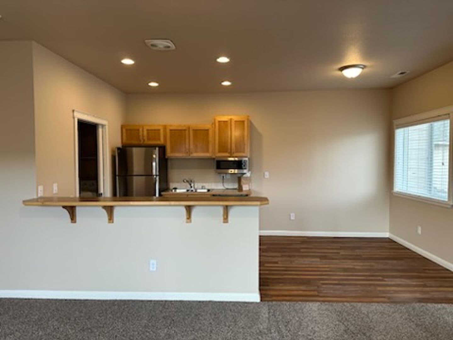 Kennewick Apartment: 8180 W 4th Ave