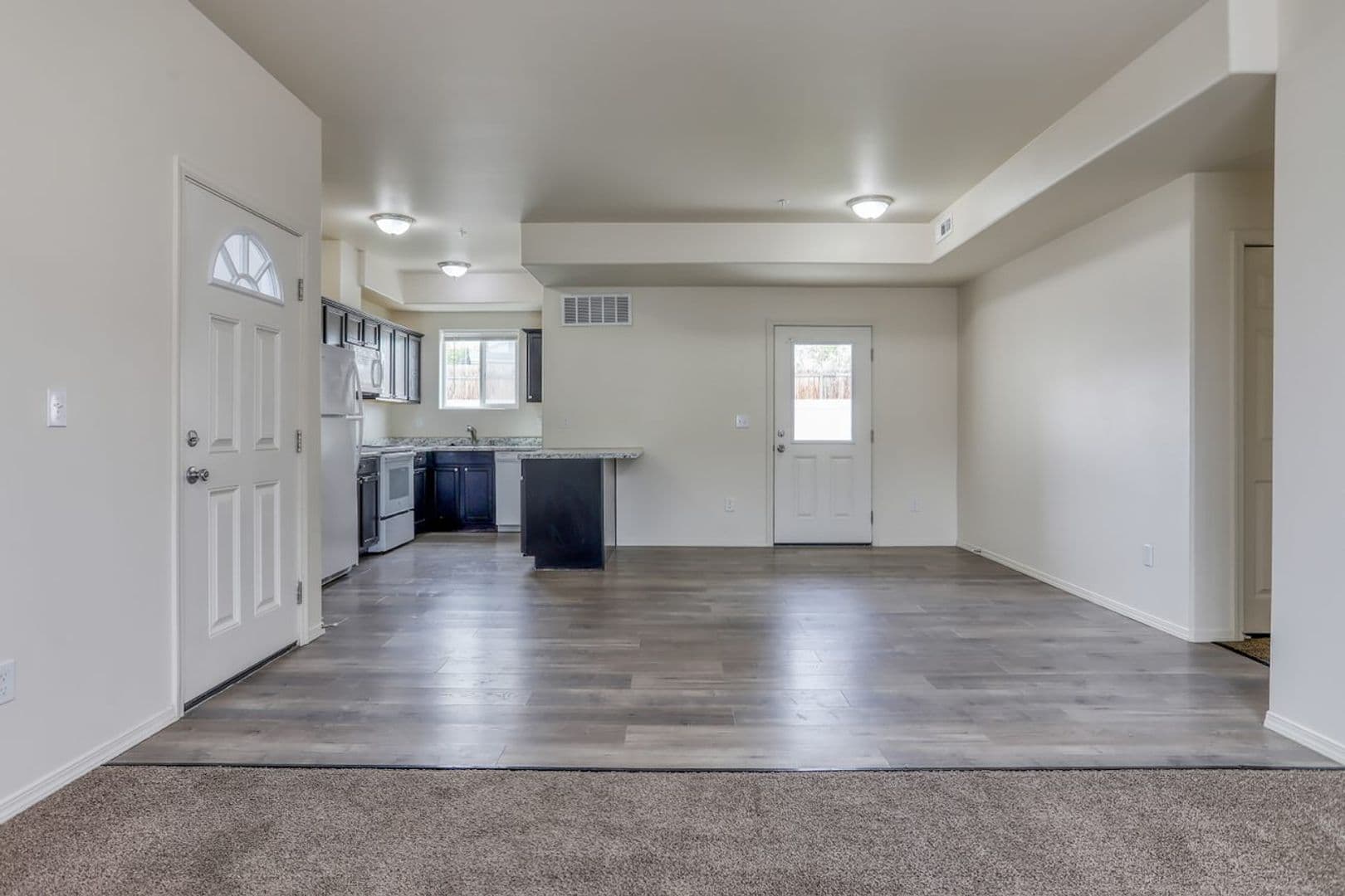 Kennewick Apartment: 3887 W 7th Ave