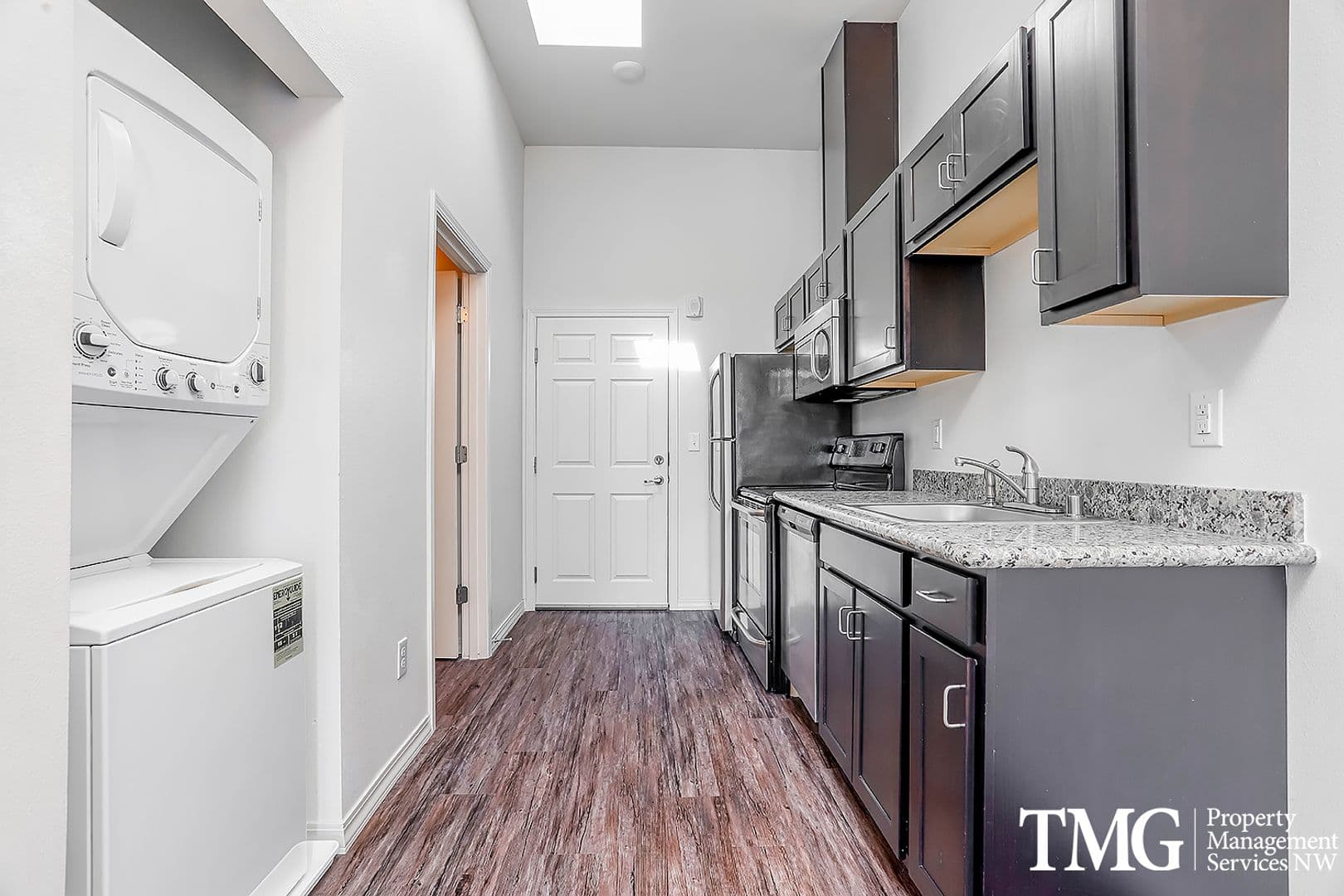 Vancouver Apartment: 1901 Broadway St
