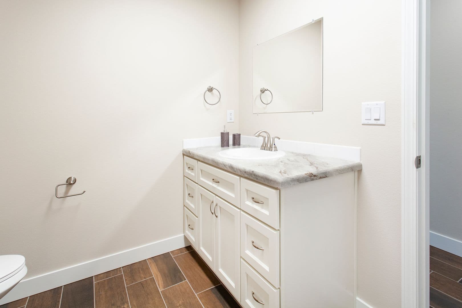 Kennewick Apartment: 5100 W Clearwater Ave