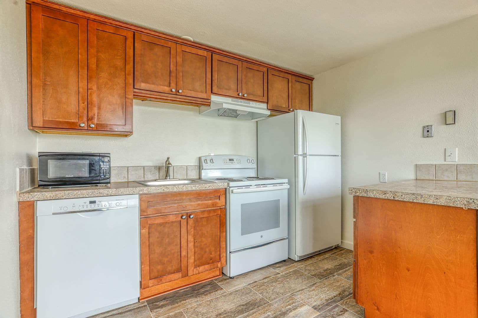 Vancouver Apartment: 2104 & 2106 E 6th St.