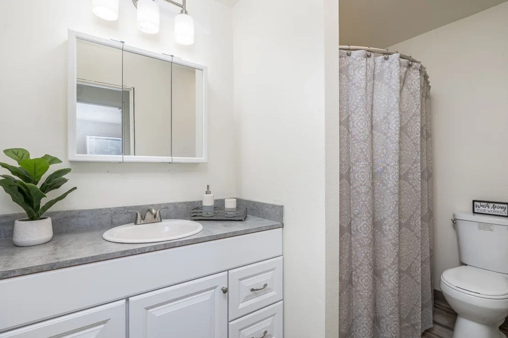 Kennewick Apartment: 3131 W Hood Ave