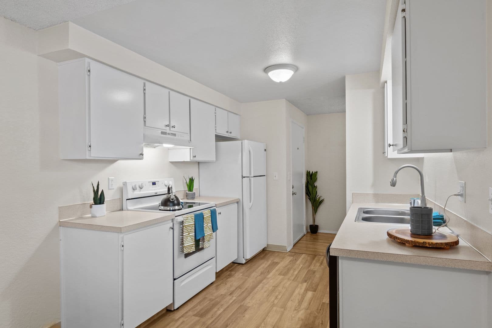 Richland Apartment: 850 Aaron Drive