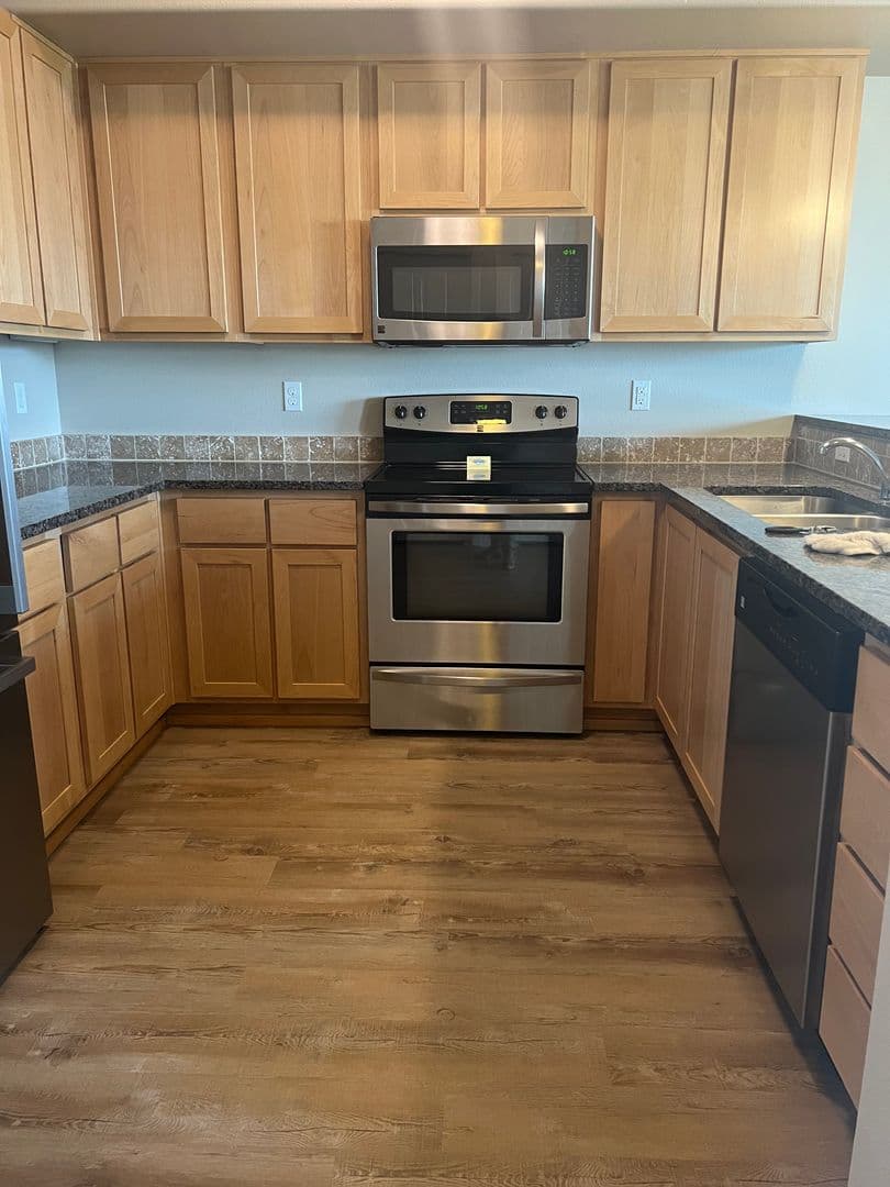 Vancouver Apartment: 608 NE 86th St