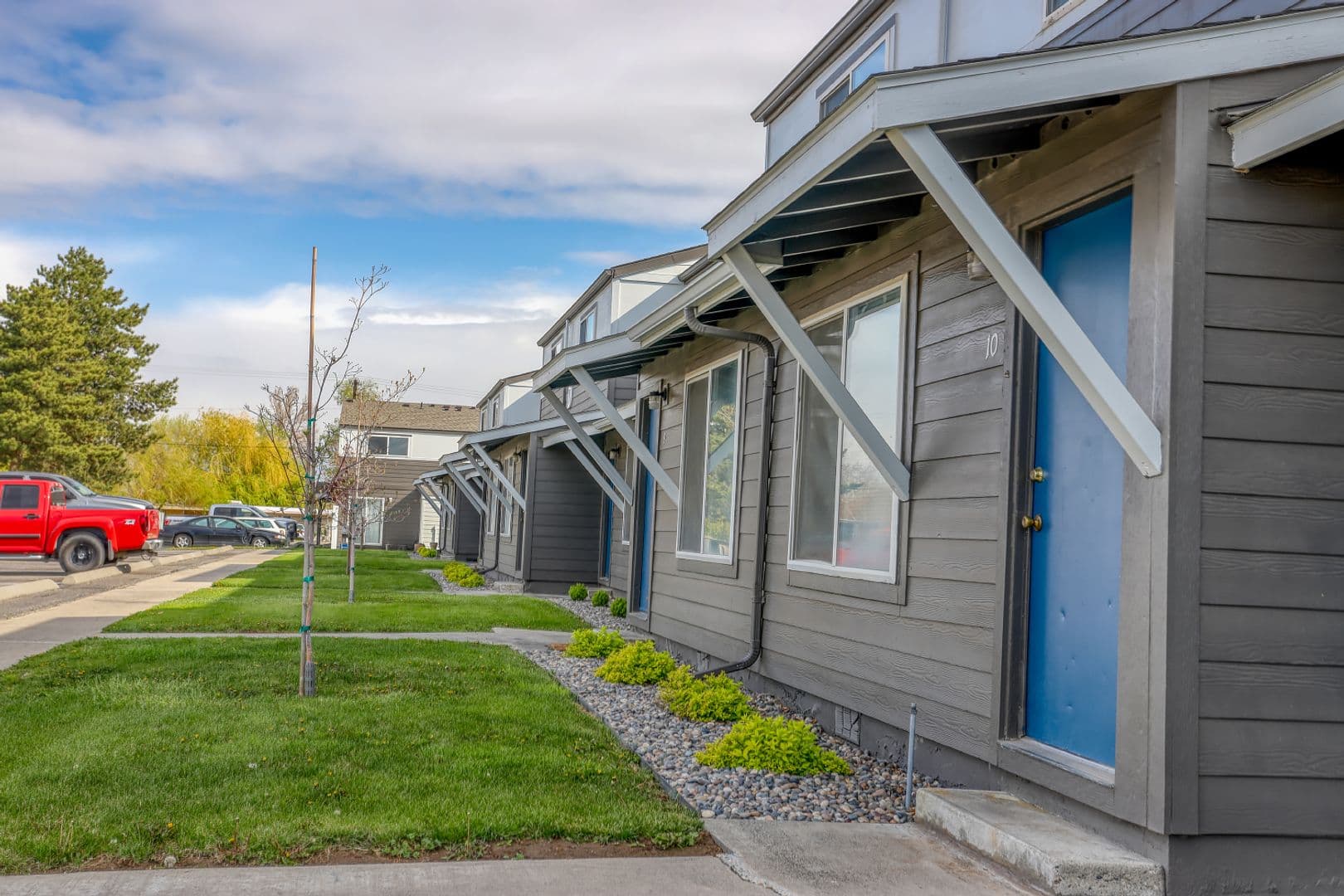 Kennewick Townhome: 4421 W Hood Ave
