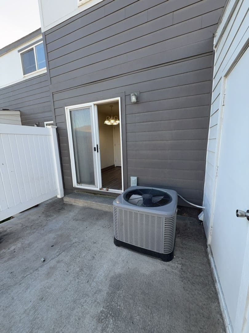 Kennewick Townhome: 4421 W Hood Ave