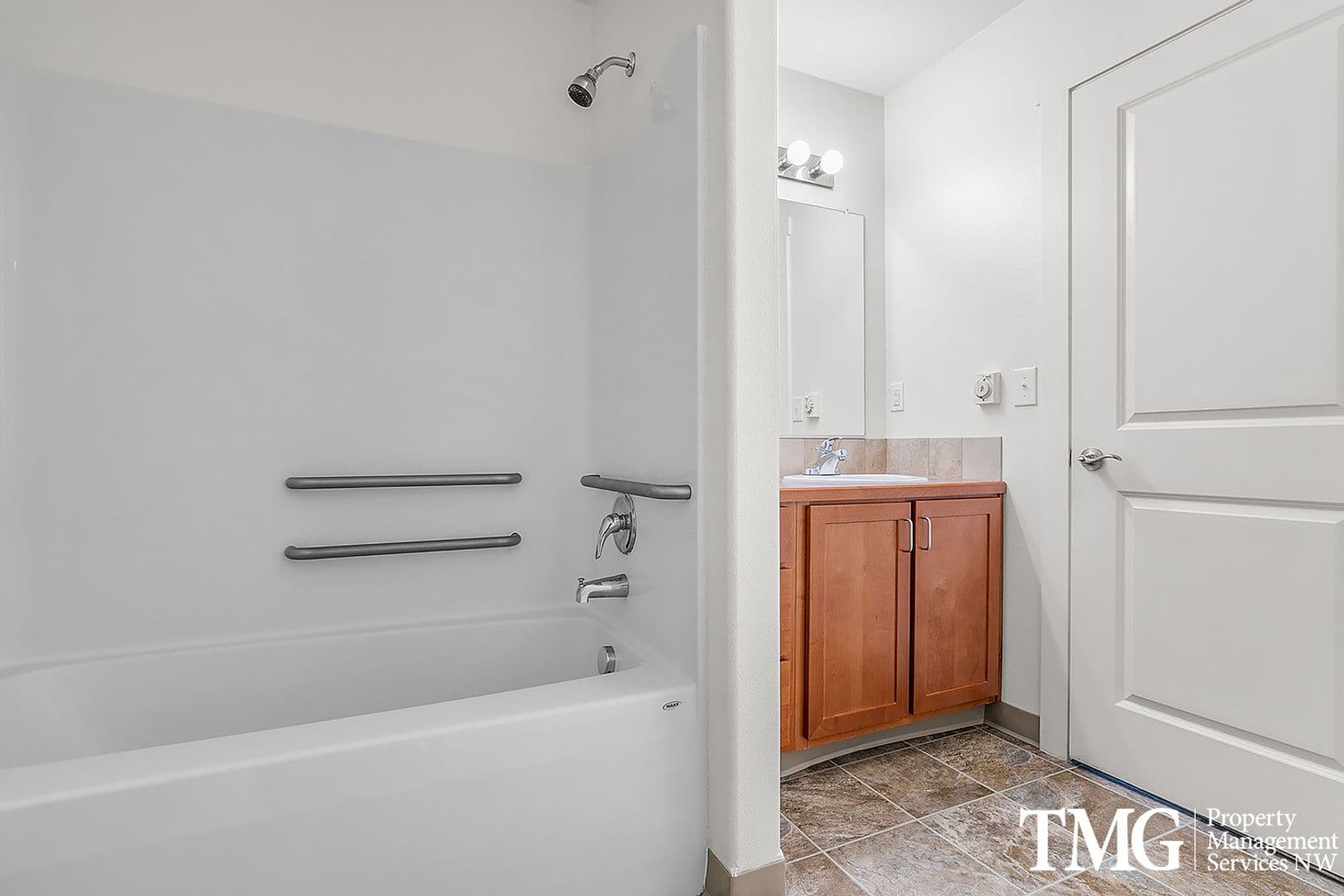 Battle Ground Apartment: 1017 SE 12th Ave