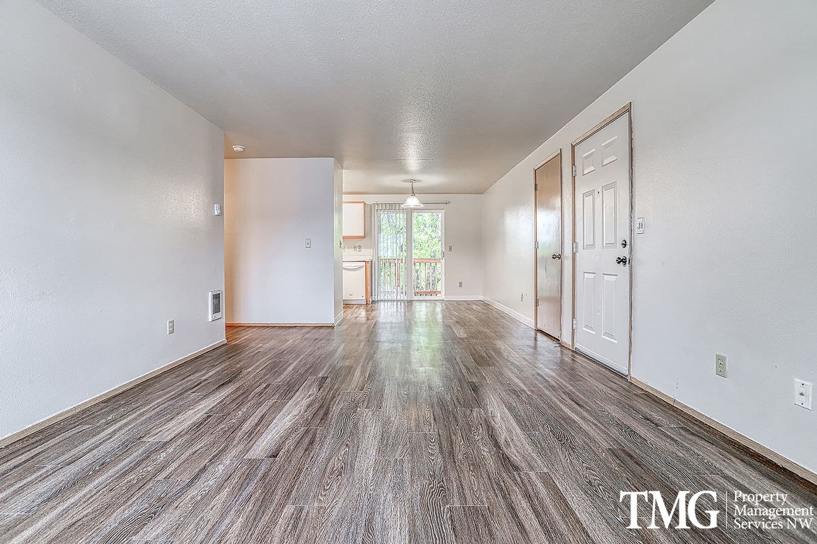 Vancouver Apartment: 13708 NE 18th St