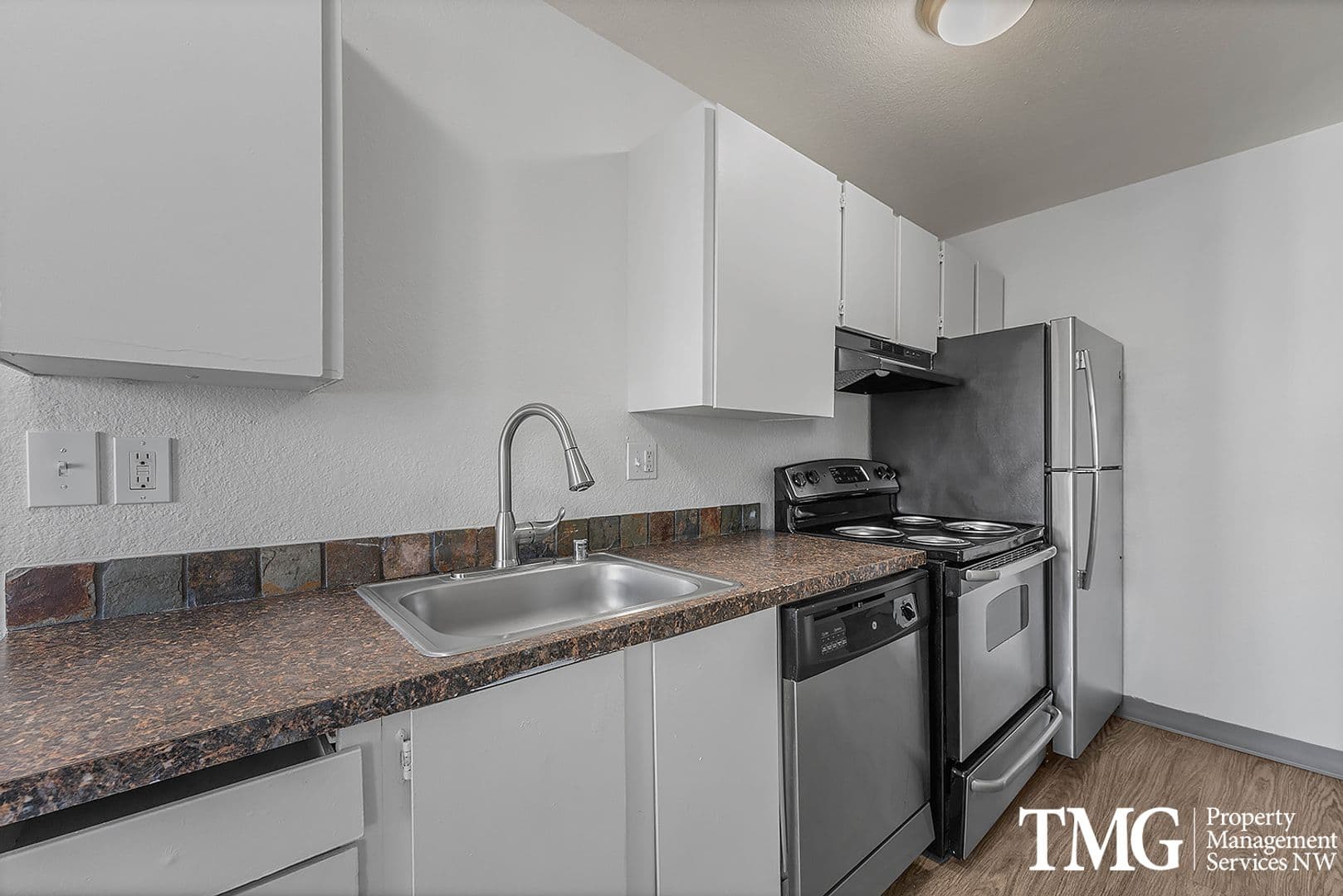 Kennewick Apartment: 803 S Olympia St