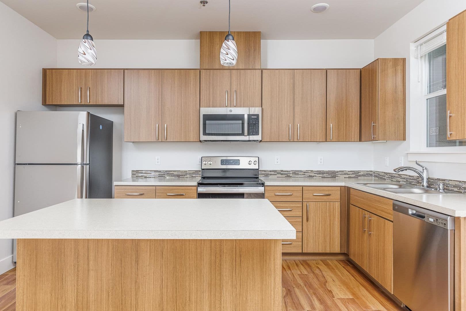 Kennewick Apartment: 7968 W 10th Ave