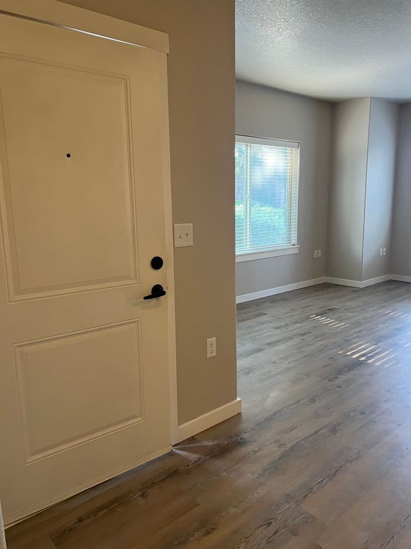 Vancouver Apartment: 608 NE 86th St