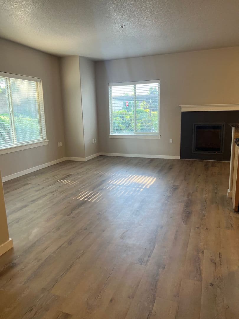 Vancouver Apartment: 608 NE 86th St