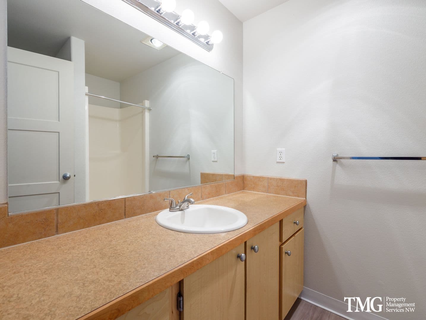 Vancouver Apartment: 5313 NE 68th Ave