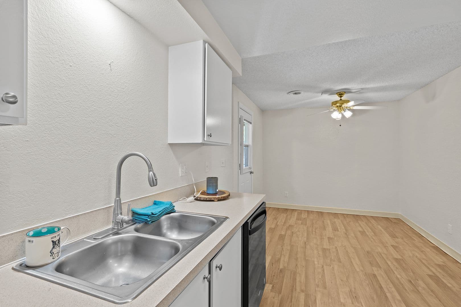 Richland Apartment: 850 Aaron Drive