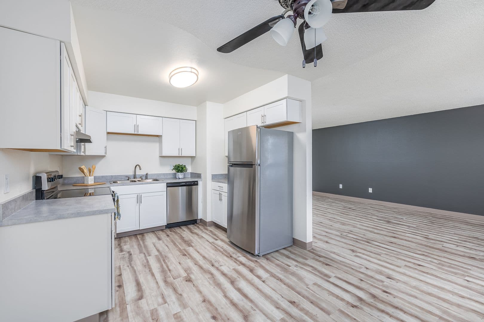 Kennewick Apartment: 3131 W Hood Ave