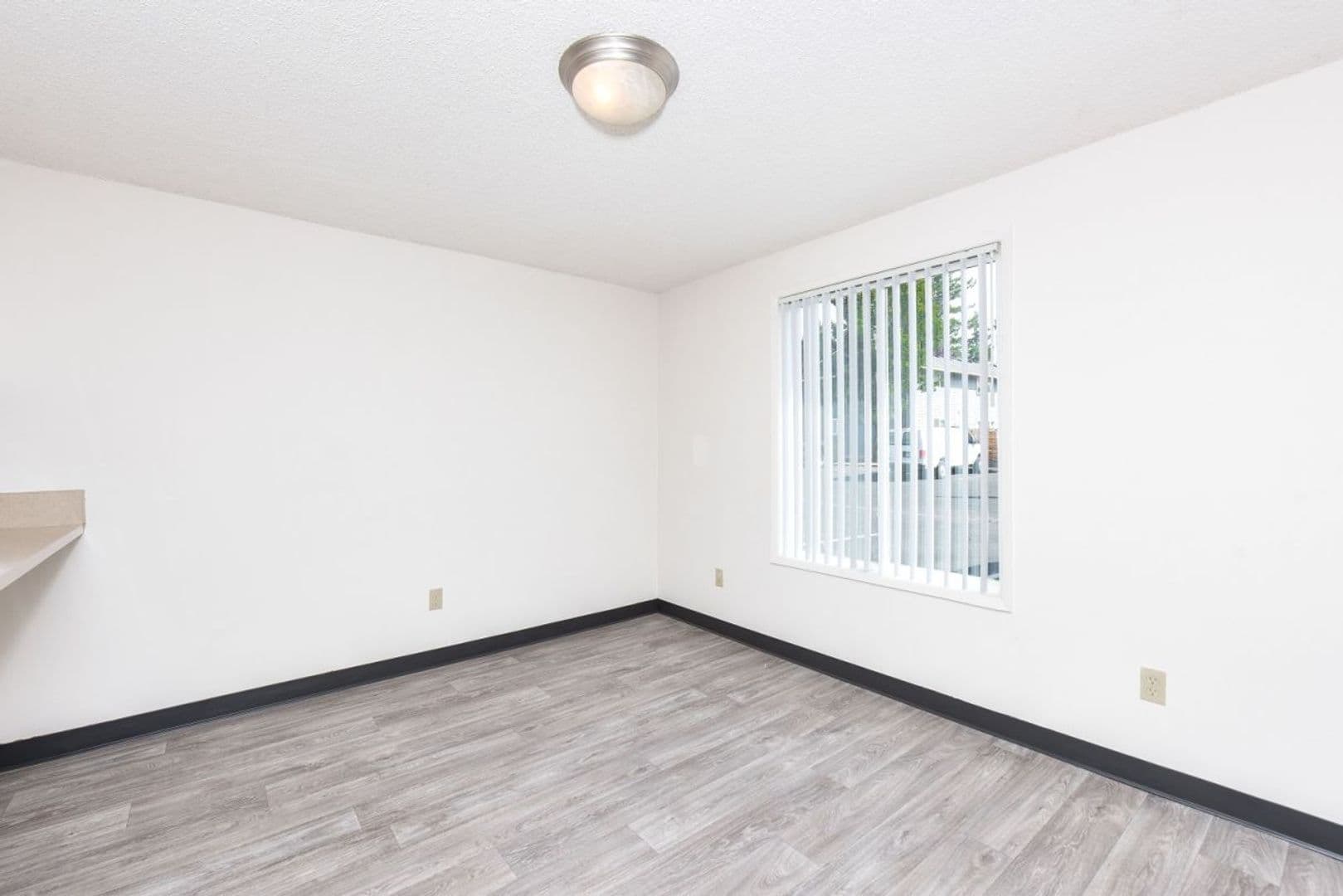 Vancouver Apartment: 3417 NE 53rd St
