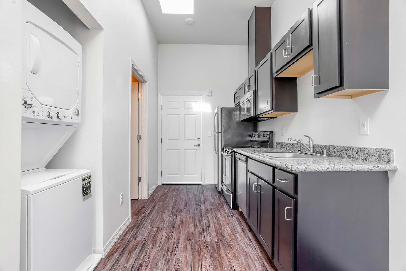 Vancouver Apartment: 2008 Broadway St