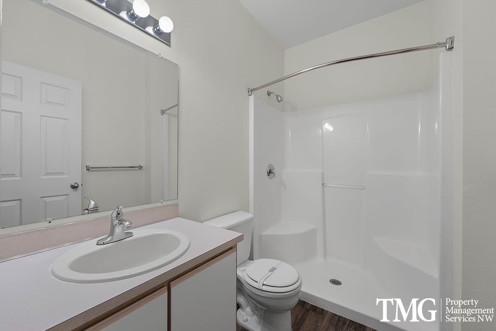 Richland Apartment: 900 Aaron Dr